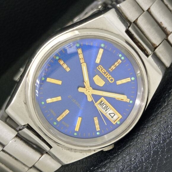 Vintage 1981 Seiko Automatic Mens Silver Watch W/daydate & Blue accents - Picture 1 of 10